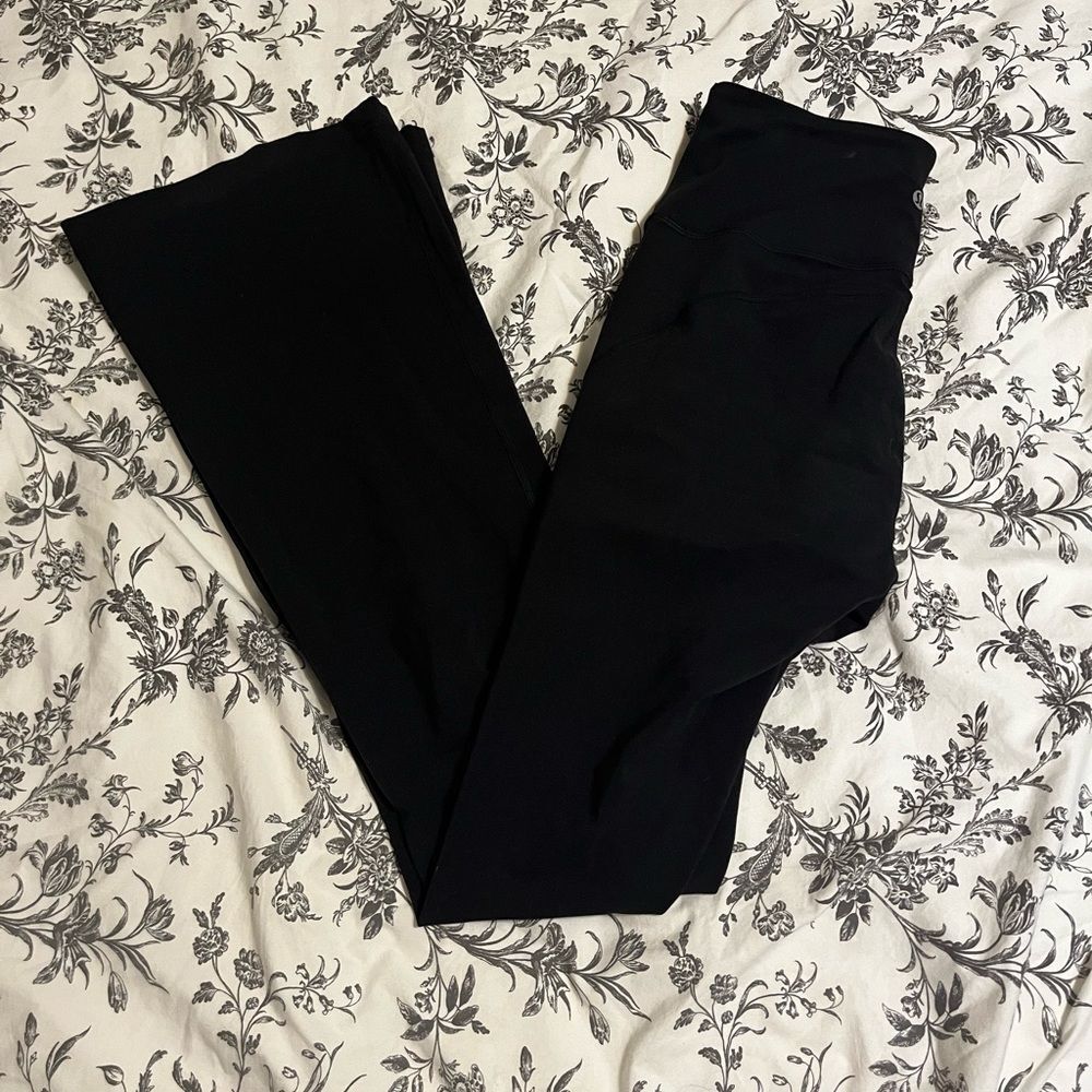 Lululemon black groove pants size 6